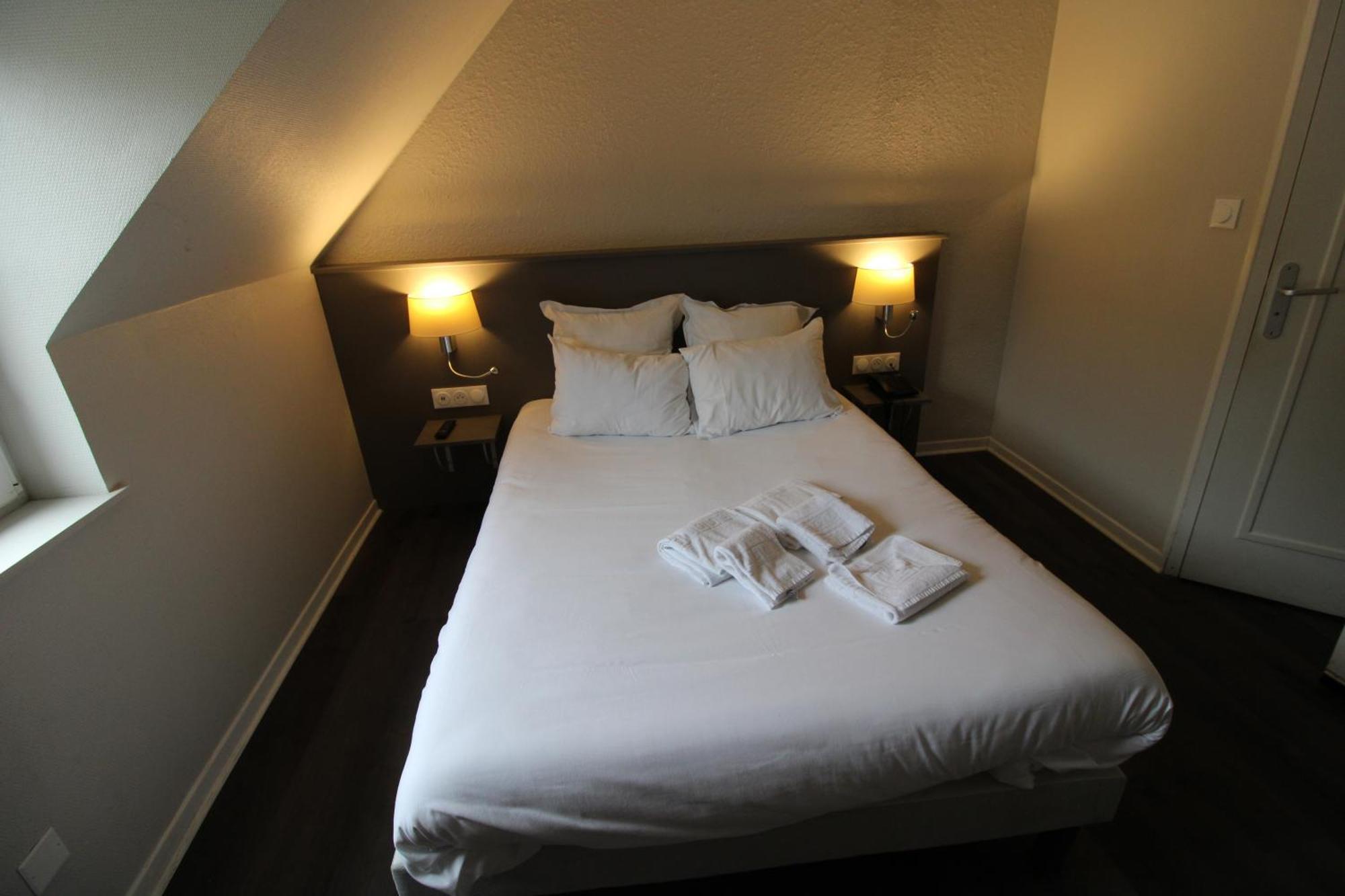 Hotel Casabianca Мулен Экстерьер фото