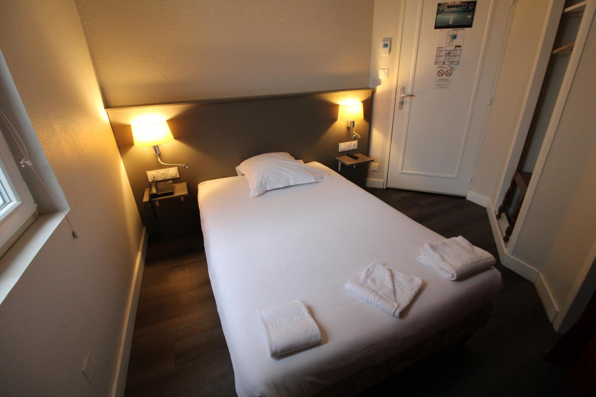 Hotel Casabianca Мулен Экстерьер фото